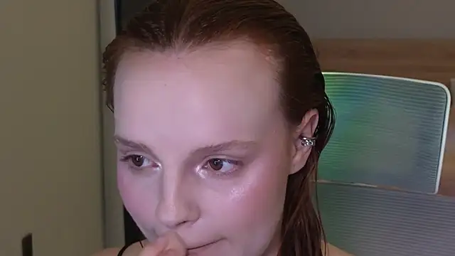 mollybossy online show from April 2026 12:04:01 AM