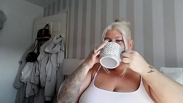 Lexi Laura online show from April 2026 08:17:01 AM