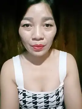 Snapshot of Yiyi102300 chatting on May 2026 02:36:02 PM Yiyi102300 online show from May 2026 02:36:02 PM