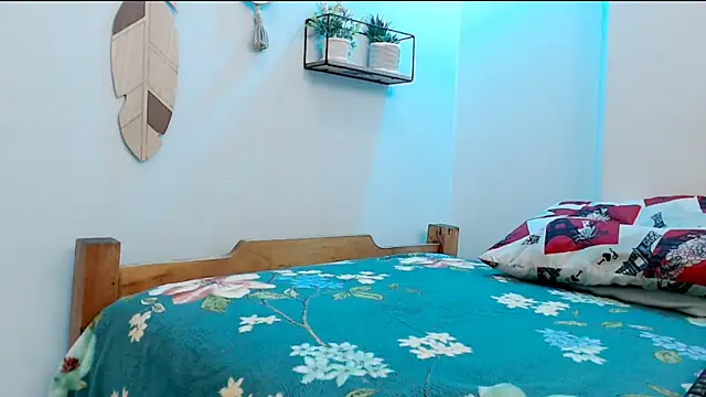 hotlatinaluna23 online show from May 2026 01:50:01 PM