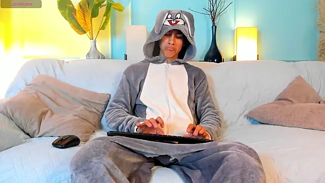 Cheys Mast online show from April 2026 07:31:02 PM