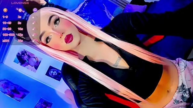 Snapshot of blonde_queen- chatting on June 2026 07:30:01 PM blonde queen- online show from June 2026 07:30:01 PM