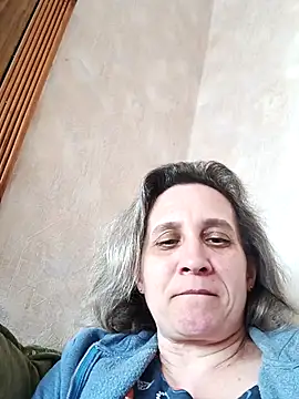 KatieLove133 online show from April 2026 01:42:02 PM