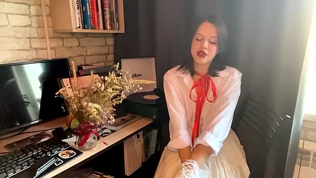 Snapshot of SarahHunnye chatting on March 2026 11:55:02 PM SarahHunnye online show from March 2026 11:55:02 PM