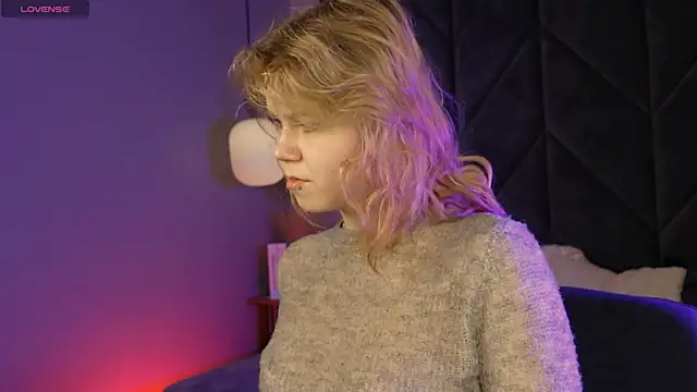 Snapshot of ElizabethVane chatting on April 2026 05:43:02 AM ElizabethVane online show from April 2026 05:43:02 AM