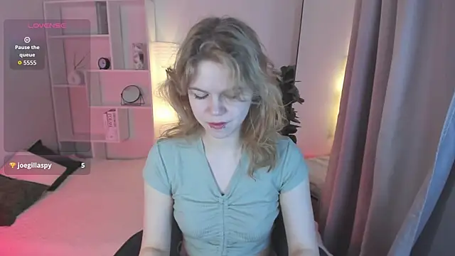 Snapshot of ElizabethVane chatting on April 2026 05:43:01 AM ElizabethVane online show from April 2026 05:43:01 AM