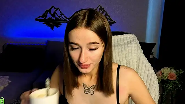 Snapshot of Lady_Sunrise12 chatting on June 2026 01:05:01 AM Lady Sunrise12 online show from June 2026 01:05:01 AM