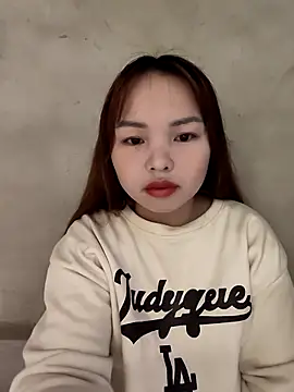 Snapshot of Mina_xYx chatting on May 2026 04:28:01 AM Mina xYx online show from May 2026 04:28:01 AM