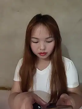 Snapshot of Mina_xYx chatting on May 2026 04:43:01 AM Mina xYx online show from May 2026 04:43:01 AM