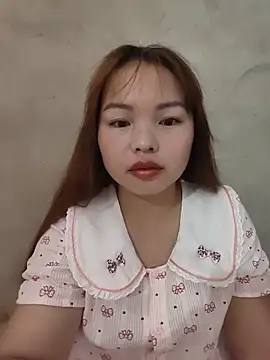 Snapshot of Mina_xYx chatting on May 2026 02:08:02 AM Mina xYx online show from May 2026 02:08:02 AM