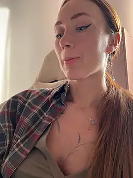 Snapshot of SerenaWest_ chatting on April 2026 05:35:02 AM SerenaWest online show from April 2026 05:35:02 AM