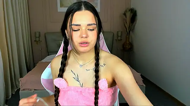 EvaRaider online show from May 2026 01:38:01 PM