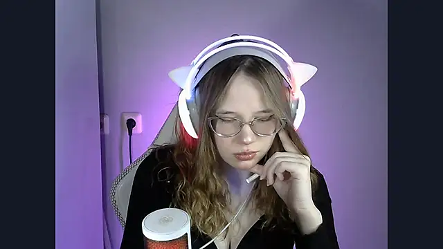 Snapshot of AmandaBargon chatting on March 2026 07:12:02 AM AmandaBargon online show from March 2026 07:12:02 AM