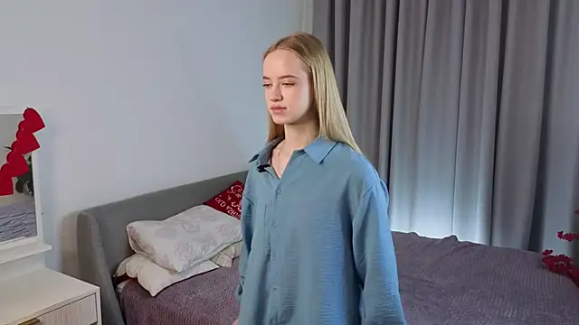 Snapshot of IselaObanner chatting on March 2026 11:02:02 AM IselaObanner online show from March 2026 11:02:02 AM