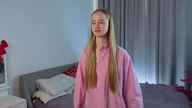 Snapshot of IselaObanner chatting on March 2026 06:07:01 AM IselaObanner online show from March 2026 06:07:01 AM