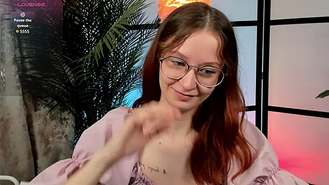 Snapshot of AmelieViolet chatting on June 2026 03:15:01 AM AmelieViolet online show from June 2026 03:15:01 AM