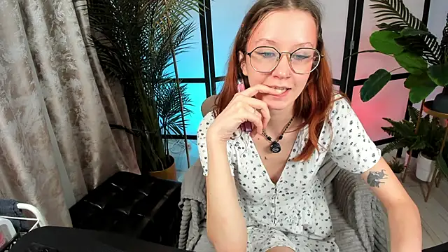 Snapshot of AmelieViolet chatting on June 2026 05:12:01 AM AmelieViolet online show from June 2026 05:12:01 AM