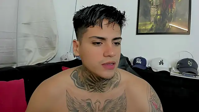 Snapshot of sweetlatinoboy chatting on April 2026 11:02:02 AM sweetlatinoboy online show from April 2026 11:02:02 AM