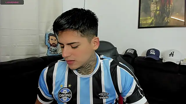 Snapshot of sweetlatinoboy chatting on April 2026 11:42:02 AM sweetlatinoboy online show from April 2026 11:42:02 AM