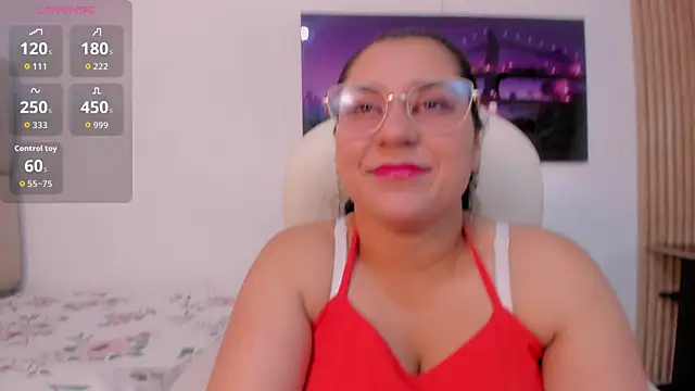 Reina Mia1 online show from April 2026 12:36:02 PM