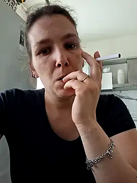 DeaEvy online show from April 2026 12:45:02 PM