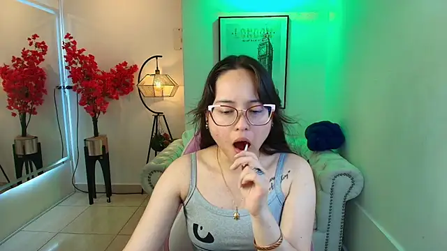 Snapshot of Shady_bug chatting on May 2026 08:14:02 PM Shady bug online show from May 2026 08:14:02 PM