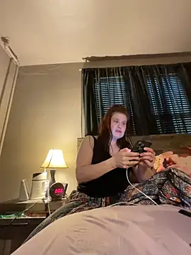 Snapshot of JulieetteLatte chatting on June 2026 12:02:01 AM JulieetteLatte online show from June 2026 12:02:01 AM