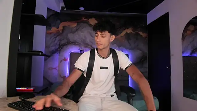 MaxiimoRomano  online show from May 2026 01:30:01 PM