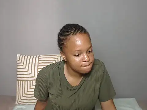 LillyPeachy21x online show from March 2026 07:44:01 AM