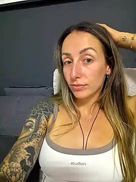 NicoleKaiser online show from May 2026 07:11:01 PM