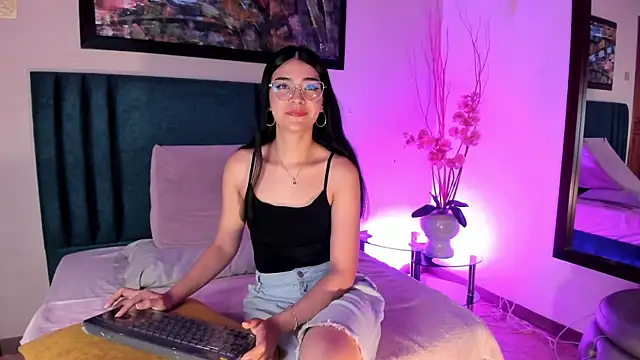 AnnieBlluee online show from June 2026 01:09:02 PM