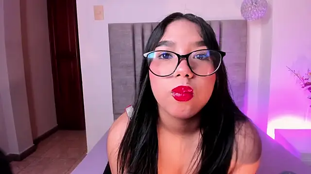 Snapshot of JuliethDior chatting on March 2026 06:24:01 PM JuliethDior online show from March 2026 06:24:01 PM