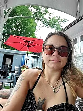 Snapshot of Couple_qc chatting on June 2026 04:46:01 PM Couple qc online show from June 2026 04:46:01 PM