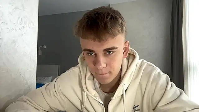 Snapshot of SoloFury chatting on April 2026 08:37:02 AM SoloFury online show from April 2026 08:37:02 AM