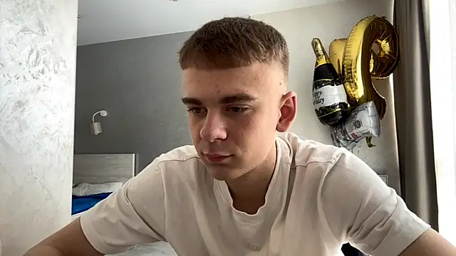 Snapshot of SoloFury chatting on May 2026 07:35:01 AM SoloFury online show from May 2026 07:35:01 AM