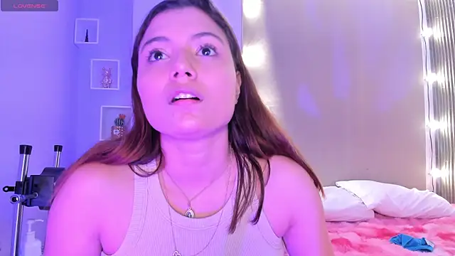 Snapshot of Littletammy4u chatting on May 2026 11:18:02 AM Littletammy4u online show from May 2026 11:18:02 AM