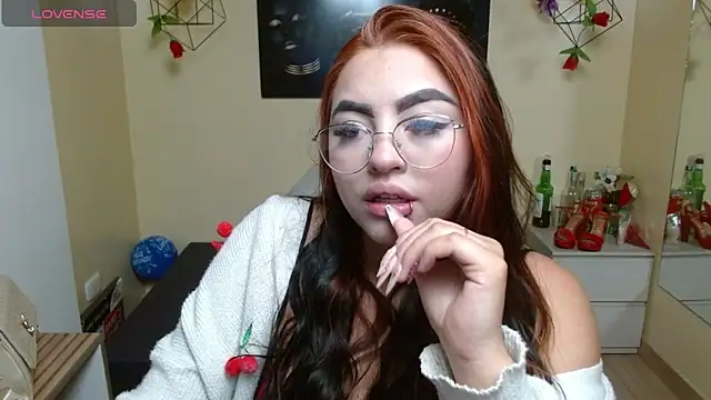 Snapshot of Miley_Clarck chatting on April 2026 01:28:02 PM Miley Clarck online show from April 2026 01:28:02 PM