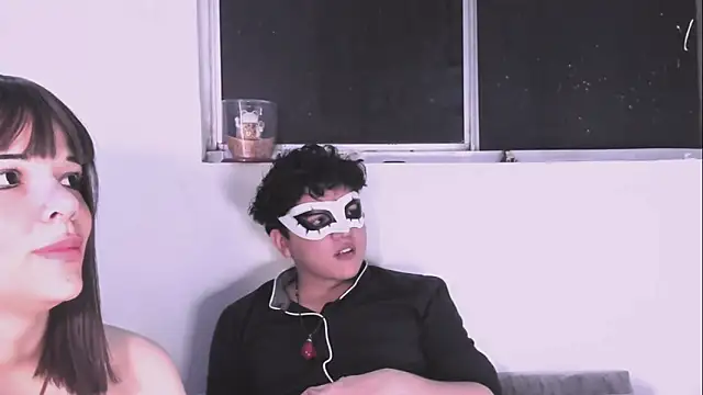 Snapshot of Tuxxxedo chatting on April 2026 06:30:01 AM Tuxxxedo online show from April 2026 06:30:01 AM