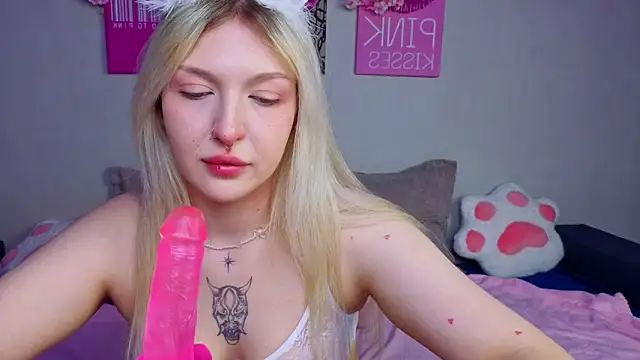 Snapshot of BlondieSummer chatting on May 2026 11:15:01 AM BlondieSummer online show from May 2026 11:15:01 AM