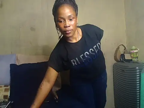 Lindabee200 online show from June 2026 01:25:02 AM