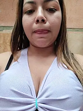 Snapshot of Yelii_ chatting on June 2026 05:50:01 PM Yelii online show from June 2026 05:50:01 PM