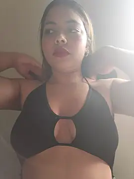 Snapshot of Yelii_ chatting on July 2026 06:02:02 PM Yelii online show from July 2026 06:02:02 PM