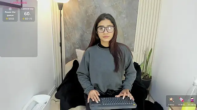 Snapshot of alina_sauvage chatting on March 2026 12:17:02 PM alina sauvage online show from March 2026 12:17:02 PM