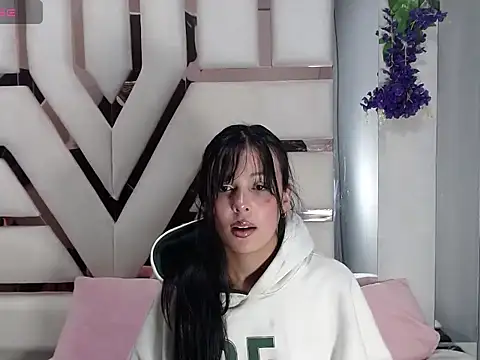 Salome Saen  online show from April 2026 01:41:02 PM