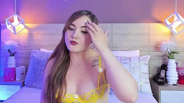 Snapshot of ElenaGilbertAdams chatting on May 2026 01:18:01 PM ElenaGilbertAdams online show from May 2026 01:18:01 PM