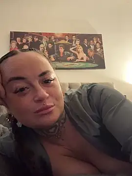 PrettyLittleCee online show from March 2026 10:16:01 PM