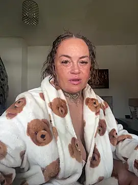 PrettyLittleCee online show from March 2026 11:27:01 AM