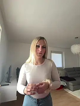 Snapshot of Softpeach402 chatting on March 2026 07:45:02 AM Softpeach402 online show from March 2026 07:45:02 AM