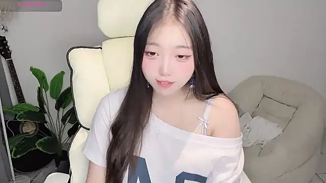 Yukiy8877 online show from May 2026 11:49:01 AM