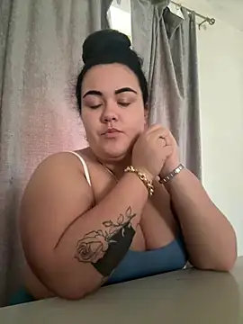 Khloeross online show from May 2026 02:21:02 PM